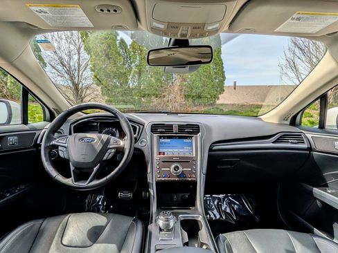 Used 2018 Ford Fusion Titanium image 4