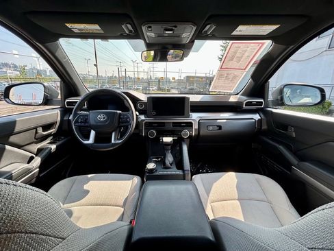 Certified 2025 Toyota 4Runner SR5 AWD/4WD image 18