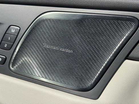 Used 2023 Volvo XC60 T8 Ultimate w/ Climate Package image 26