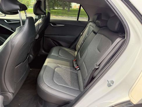 Used 2023 Kia Niro SX Touring FWD image 12