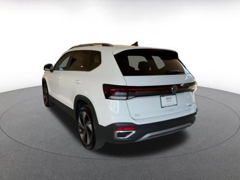 Used 2025 Volkswagen Taos SE image 11
