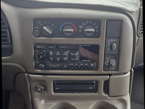 Used 2000 Chevrolet Astro Minivan 3D image 22