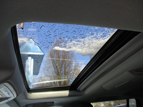 Used 2019 Chevrolet Suburban LT image 9