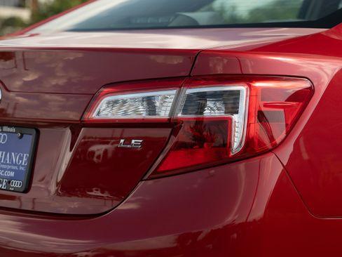 Used 2014 Toyota Camry LE FWD image 26