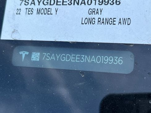 Used 2022 Tesla Model Y Long Range AWD/4WD image 2