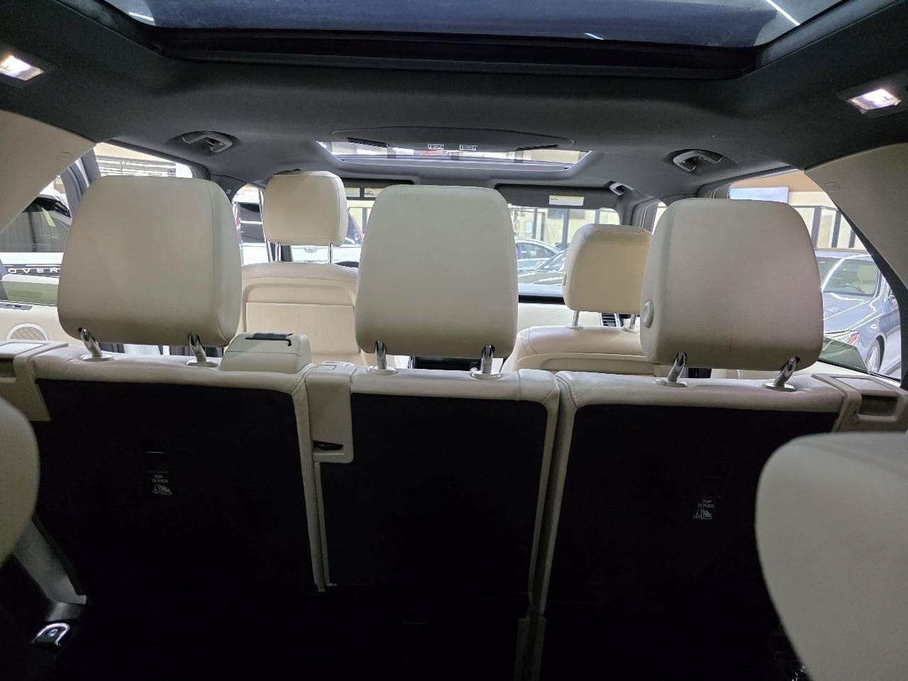Used 2019 Land Rover Discovery SE AWD/4WD image 14