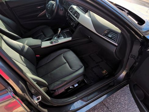 Used 2018 BMW 320i xDrive Sedan image 12