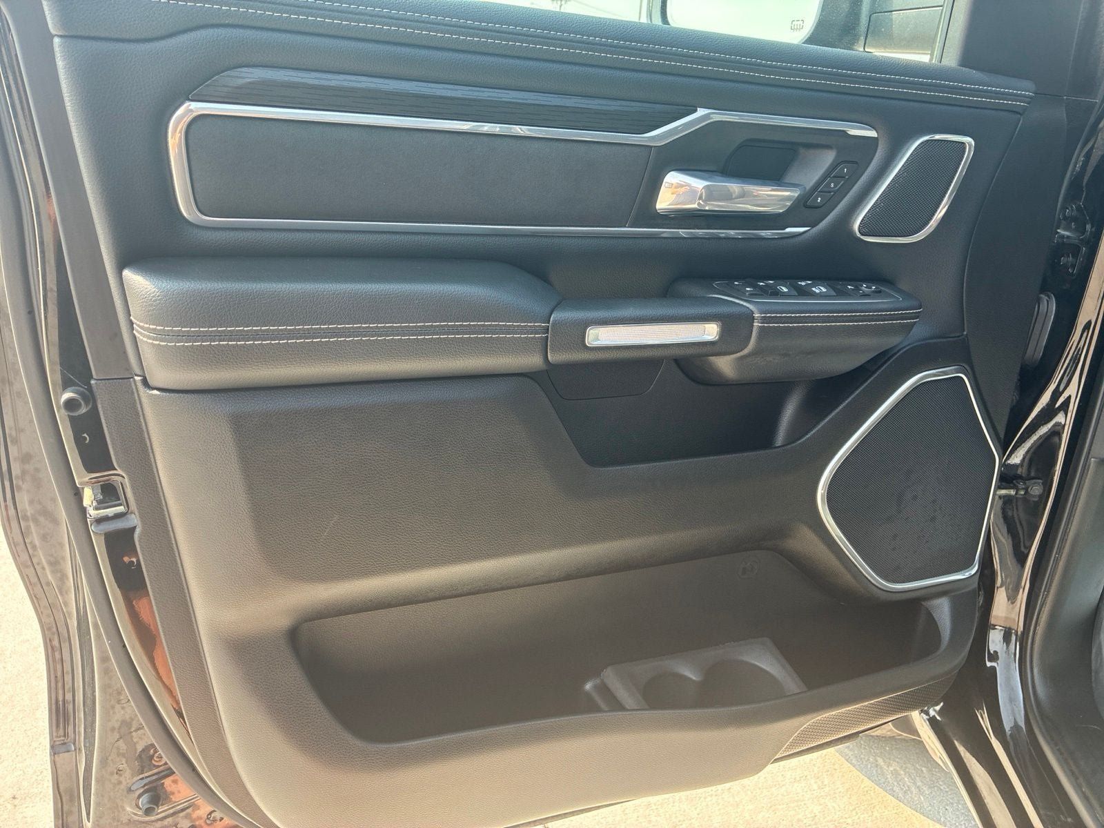 Used 2023 RAM 1500 Laramie AWD/4WD image 14