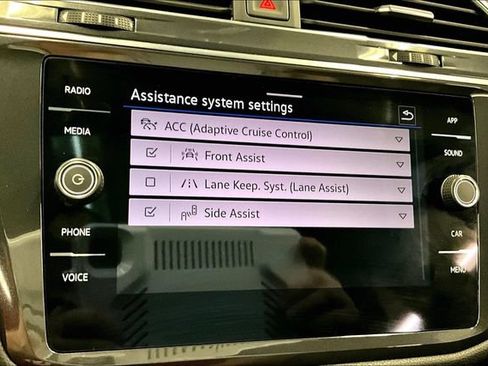 Used 2023 Volkswagen Tiguan SE R-Line FWD image 37