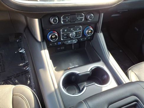 Used 2023 Chevrolet Suburban Premier AWD/4WD image 21