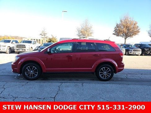 Used 2017 Dodge Journey SE w/ Flexible Seating Group image 1