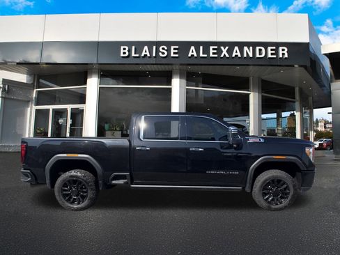 Used 2023 GMC Sierra 2500 Denali w/ Denali Black Diamond Edition image 2