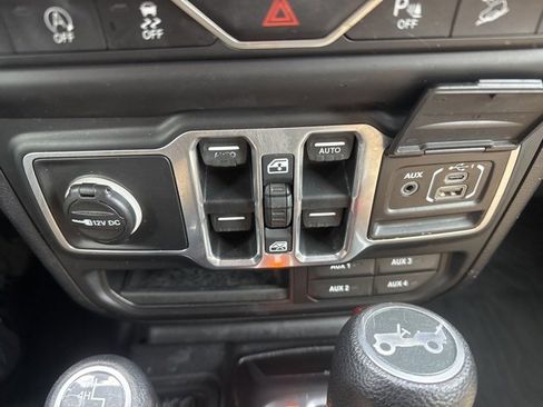 Used 2018 Jeep Wrangler Unlimited Sport S image 32