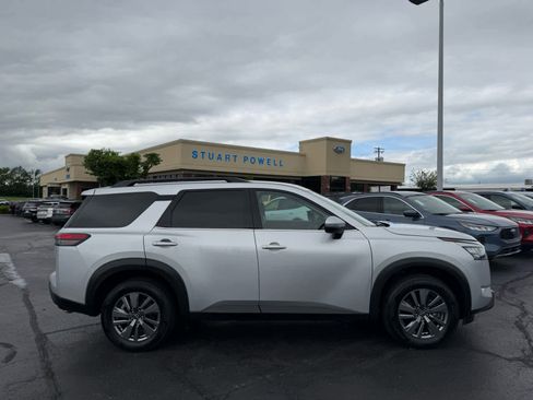 Used 2025 Nissan Pathfinder SV AWD/4WD image 21