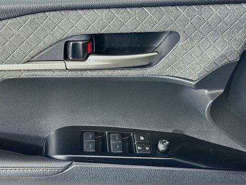 Used 2025 Toyota Camry XLE image 18