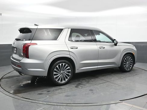 Used 2024 Hyundai Palisade Calligraphy image 2