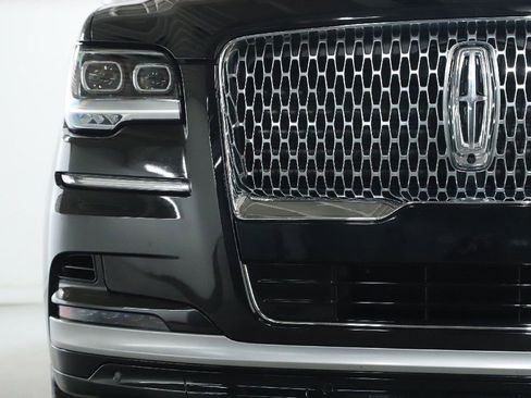 Used 2022 Lincoln Navigator Reserve image 7