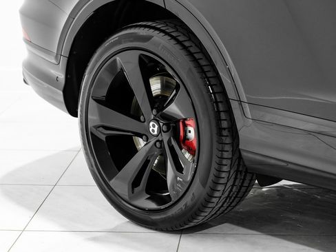 Used 2023 Bentley Bentayga V8 image 63