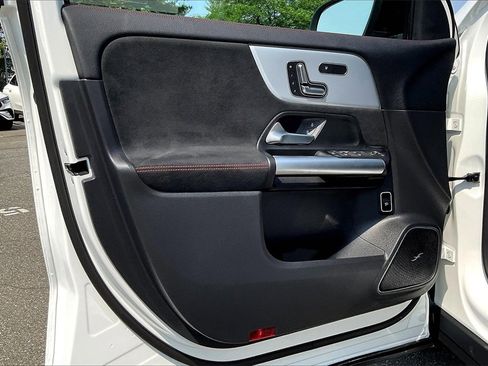 Used 2025 Mercedes-Benz GLA 35 AMG 4MATIC image 15