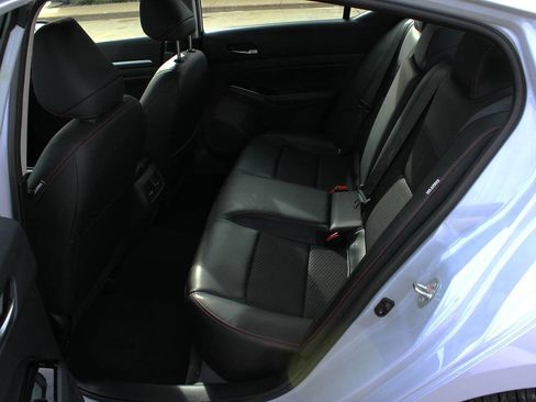 Used 2024 Nissan Altima 2.5 SR image 9