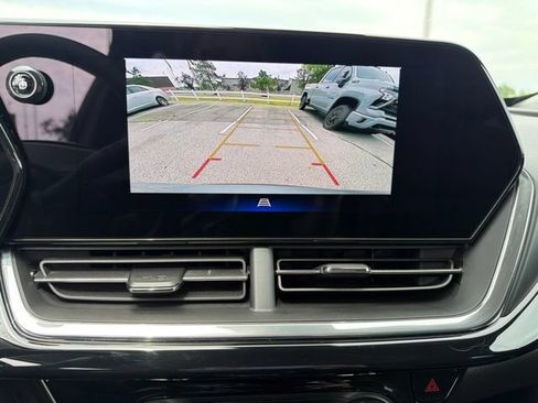 Used 2025 Chevrolet Trax ACTIV FWD image 19