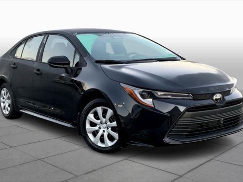 Certified 2025 Toyota Corolla LE image 2