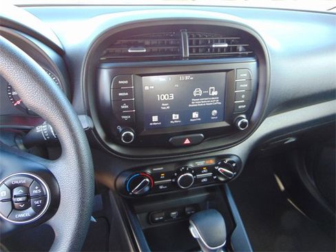 Used 2021 Kia Soul LX image 12