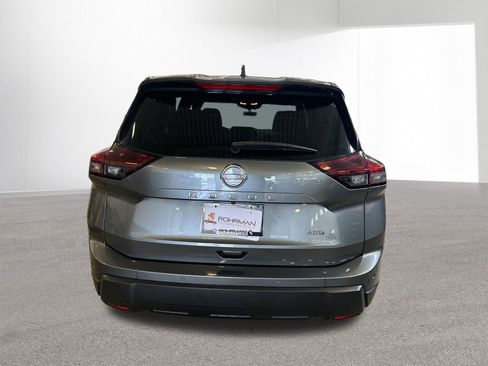Used 2025 Nissan Rogue S image 31