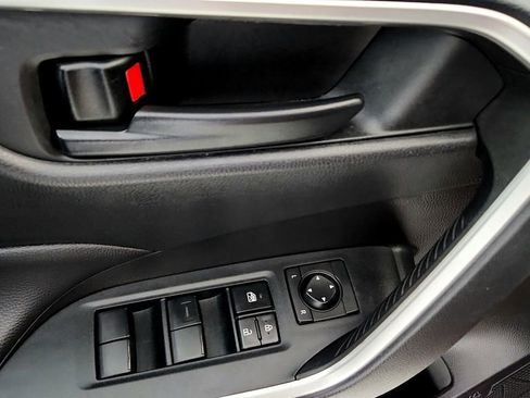 Certified 2022 Toyota RAV4 LE AWD/4WD image 23