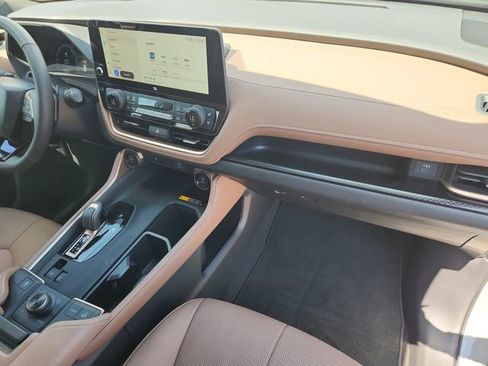 Used 2026 Toyota Grand Highlander AWD Hybrid image 28