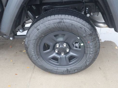 New 2026 Jeep Gladiator Sport image 17