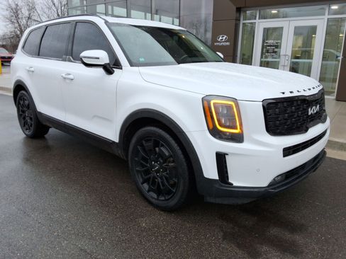Used 2022 Kia Telluride SX w/ SX Prestige Package image 4