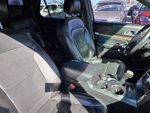 Used 2017 Ford Explorer Limited image 26