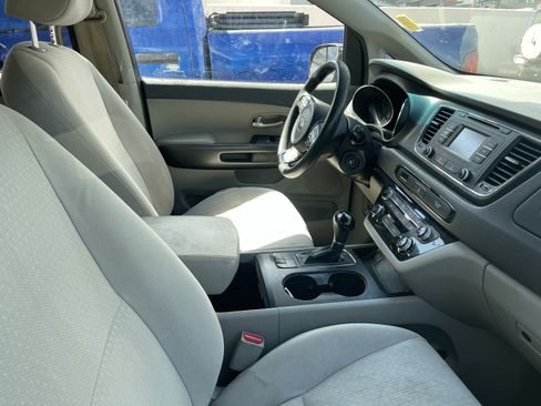 Used 2017 Kia Sedona LX FWD image 5