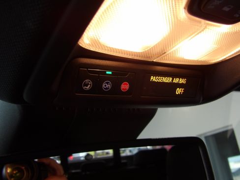 Used 2023 Chevrolet Colorado Z71 w/ Z71 Convenience Package 2 AWD/4WD image 13
