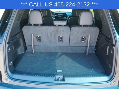 Used 2025 Chevrolet Traverse LT FWD image 28