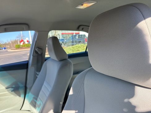 Used 2016 Toyota Camry LE image 8