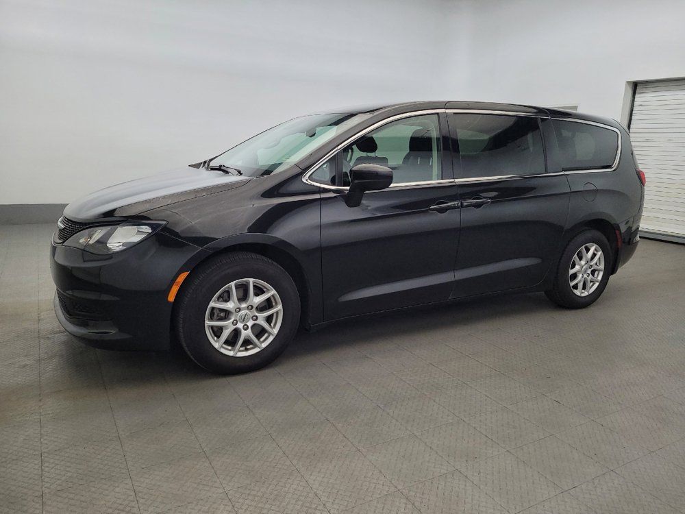 Used 2023 Chrysler Voyager LX FWD image 2
