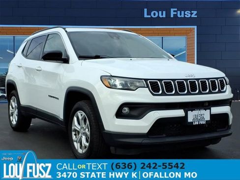 Used 2024 Jeep Compass Latitude image 1
