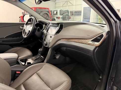 Used 2017 Hyundai Santa Fe AWD image 40