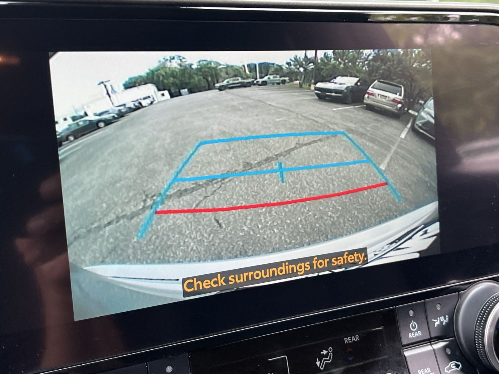 Used 2024 Toyota Highlander XLE AWD/4WD image 18