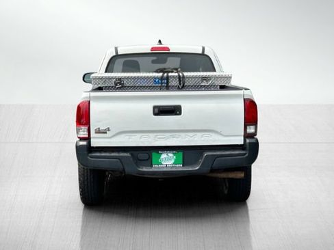Used 2020 Toyota Tacoma SR AWD/4WD image 5