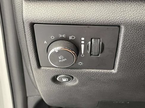 Used 2018 Jeep Grand Cherokee Altitude AWD/4WD image 31