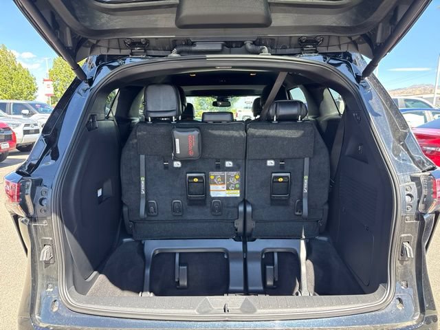 Used 2025 Toyota Sienna Limited FWD image 27