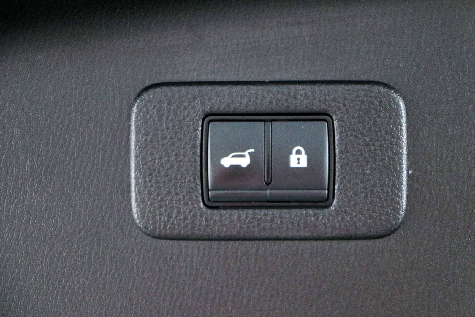 Used 2023 Nissan Armada SL w/ Captain's Chairs Package RWD image 33