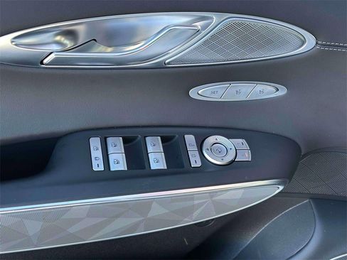 Used 2025 Genesis GV70 3.5T Sport w/ Sport Advanced Package image 18