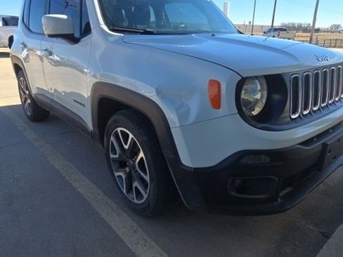 Used 2018 Jeep Renegade Latitude image 4