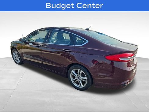 Used 2018 Ford Fusion SE w/ Fusion SE Technology Package FWD image 2