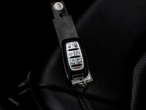 Used 2020 Chrysler Voyager Lxi image 58