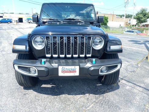 Used 2022 Jeep Wrangler Unlimited Sahara w/ Cold Weather Group AWD/4WD image 4